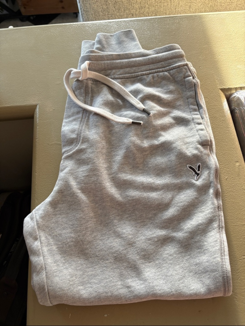 AMERICAN EAGLE 🦅 Men’s Medium Grey Joggers w/Drawstring Waist